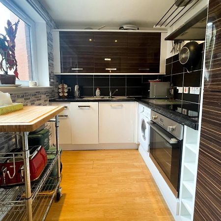 Kelvingrove 2 Bedroom Apartment - Private Parking グラスゴー エクステリア 写真