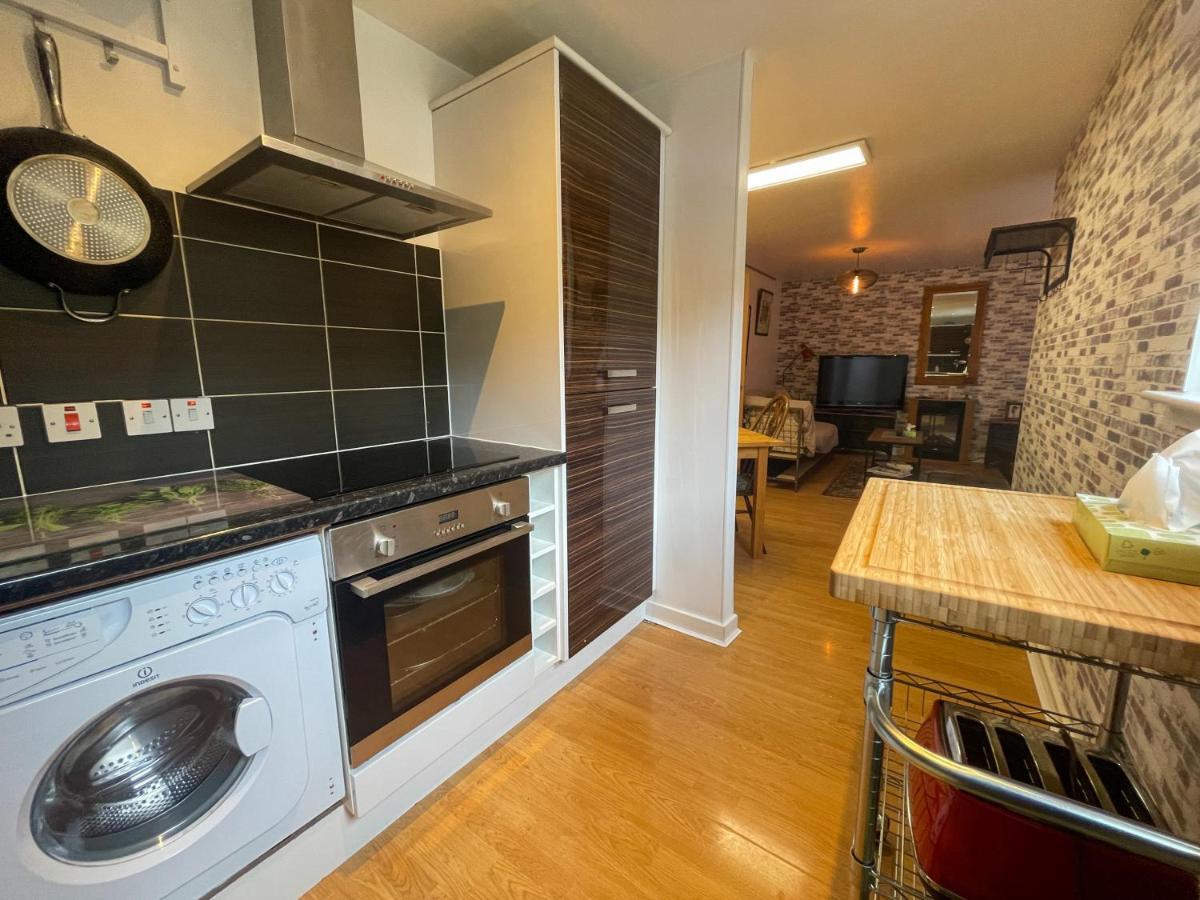 Kelvingrove 2 Bedroom Apartment - Private Parking グラスゴー エクステリア 写真
