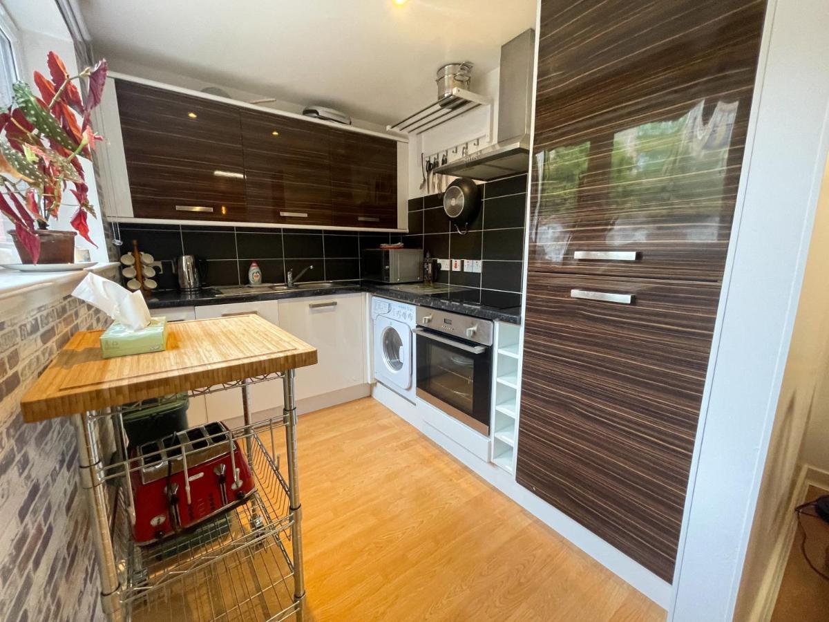 Kelvingrove 2 Bedroom Apartment - Private Parking グラスゴー エクステリア 写真