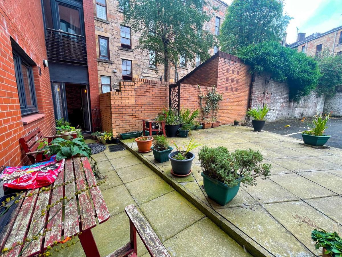 Kelvingrove 2 Bedroom Apartment - Private Parking グラスゴー エクステリア 写真