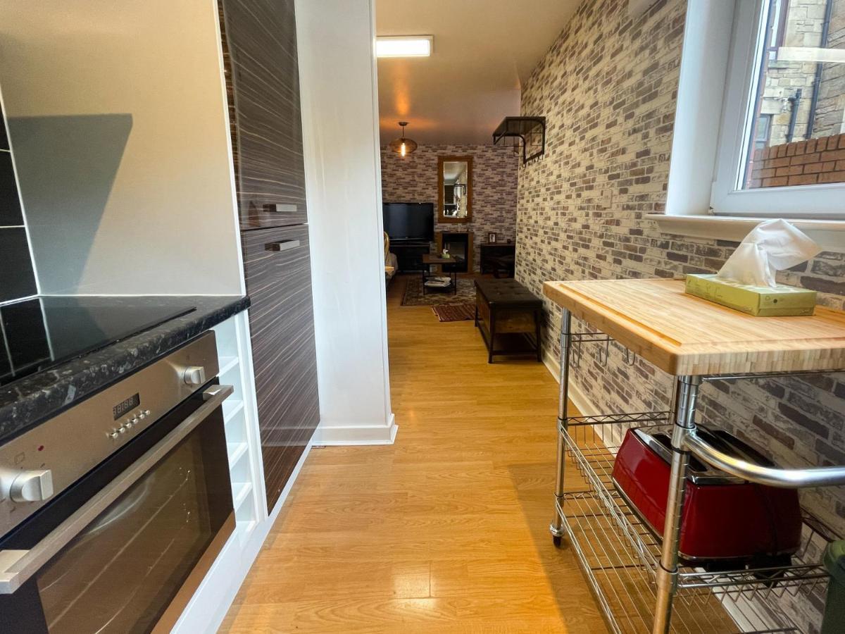 Kelvingrove 2 Bedroom Apartment - Private Parking グラスゴー エクステリア 写真