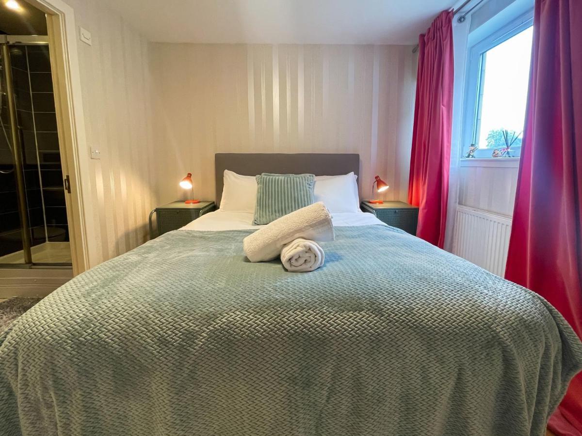 Kelvingrove 2 Bedroom Apartment - Private Parking グラスゴー エクステリア 写真