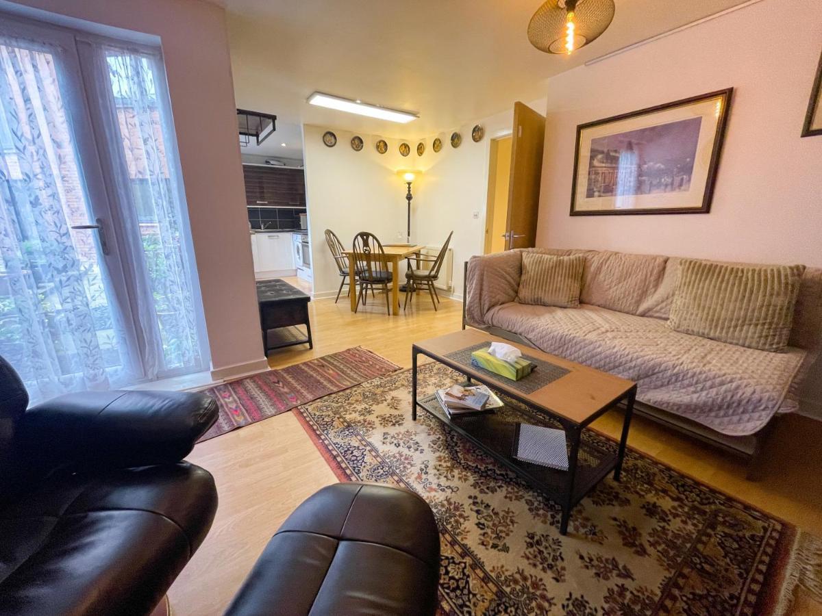 Kelvingrove 2 Bedroom Apartment - Private Parking グラスゴー エクステリア 写真