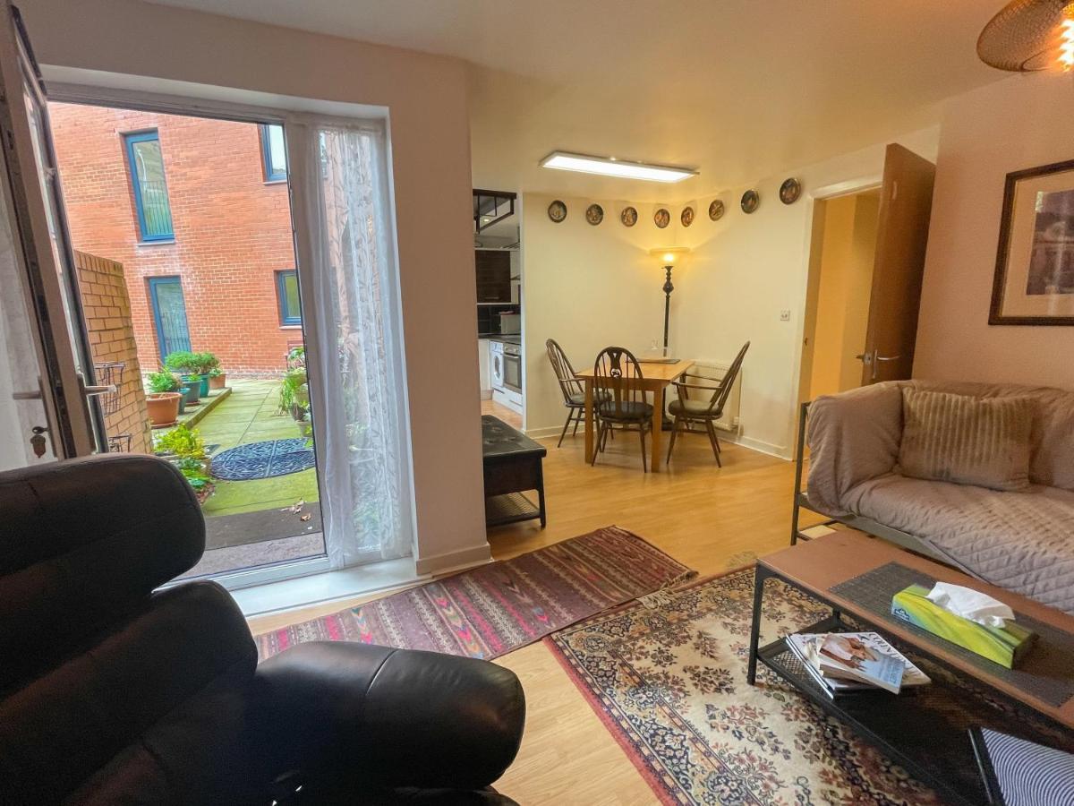 Kelvingrove 2 Bedroom Apartment - Private Parking グラスゴー エクステリア 写真