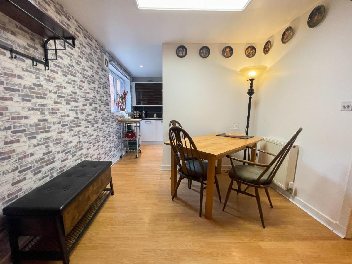 Kelvingrove 2 Bedroom Apartment - Private Parking グラスゴー エクステリア 写真